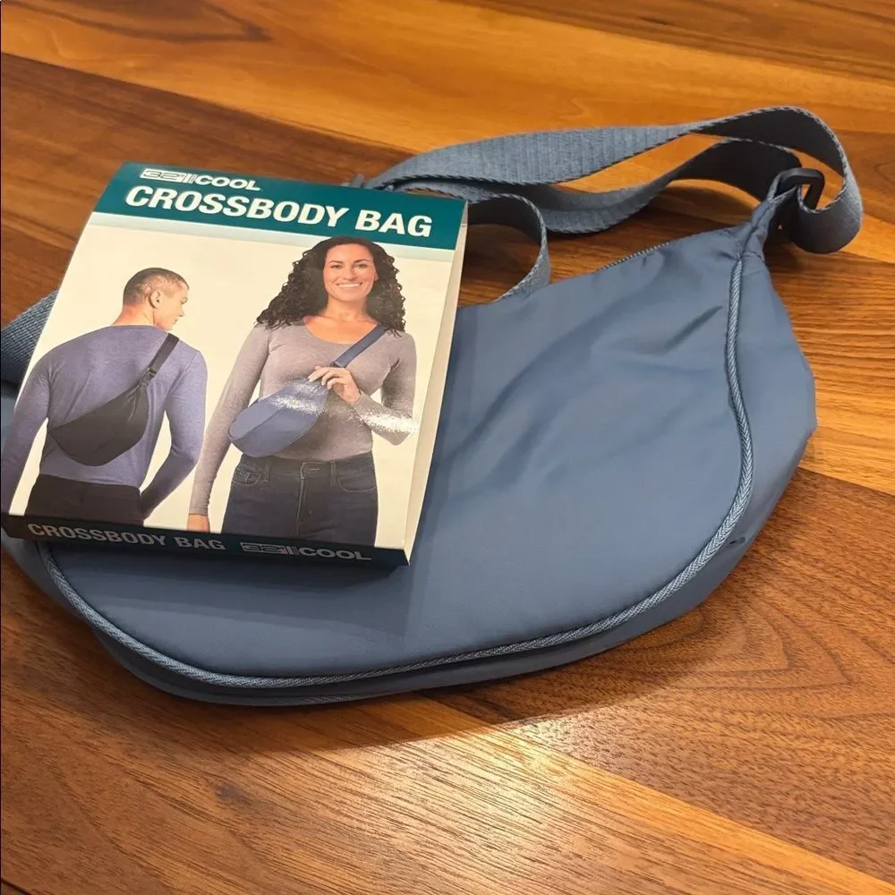NWT New 32 Degrees Cool Blue Unisex Crossbody Bag